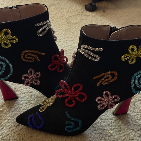 Betsy Johnson beaded Flower Midi heel Boots - Picture 3 of 3